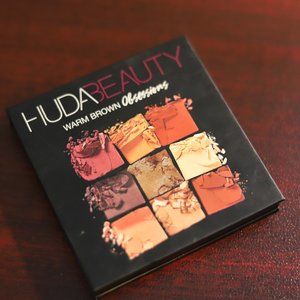 Huda Beauty Warm Obessions eyeshadow palette